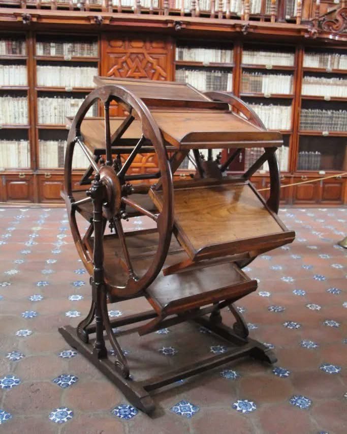 Knižní kolo Agostina Ramelliho: renesanční zařízení, které umožnilo číst několik knih současně